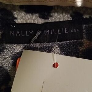 Nally & Millie Women's Sweater/ Tunic Length - Leopard Print.Black and Gray